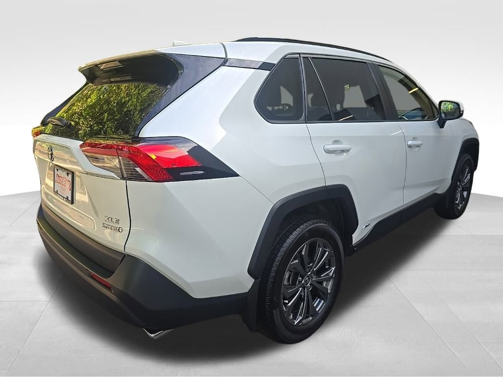 2022 Toyota RAV4 Hybrid XLE Premium photo 4