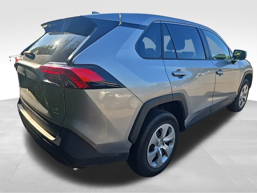 2023 Toyota RAV4 LE photo 2