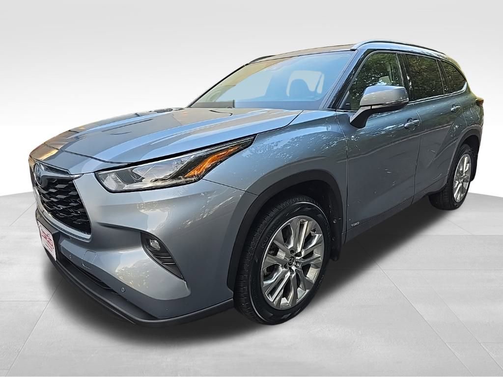 2022 Toyota Highlander Hybrid Limited photo 3