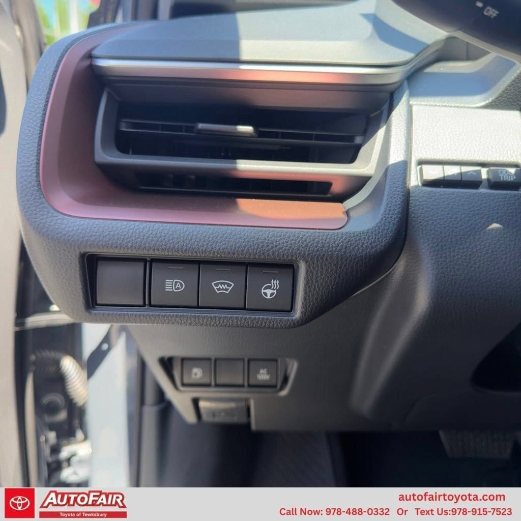 2026 Toyota Prius Plug-in Hybrid SE - Photo 12