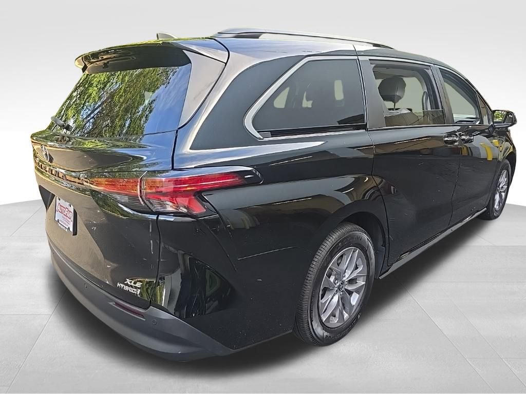 2022 Toyota Sienna XLE photo 4