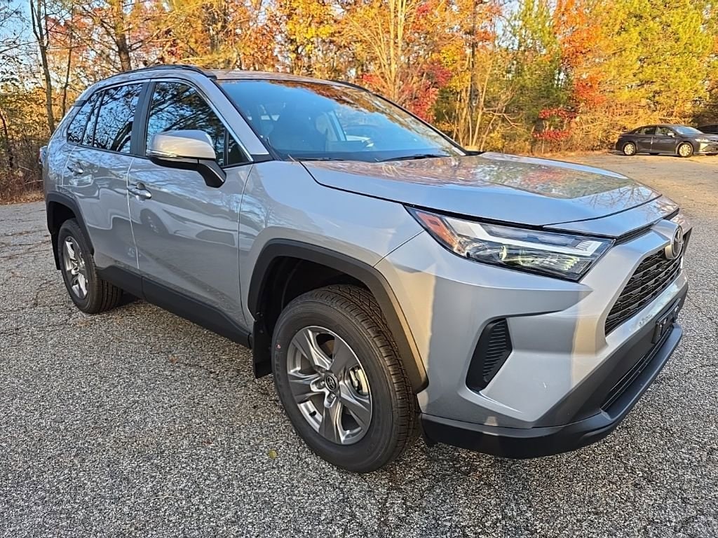 2025 Toyota RAV4 XLE's photo