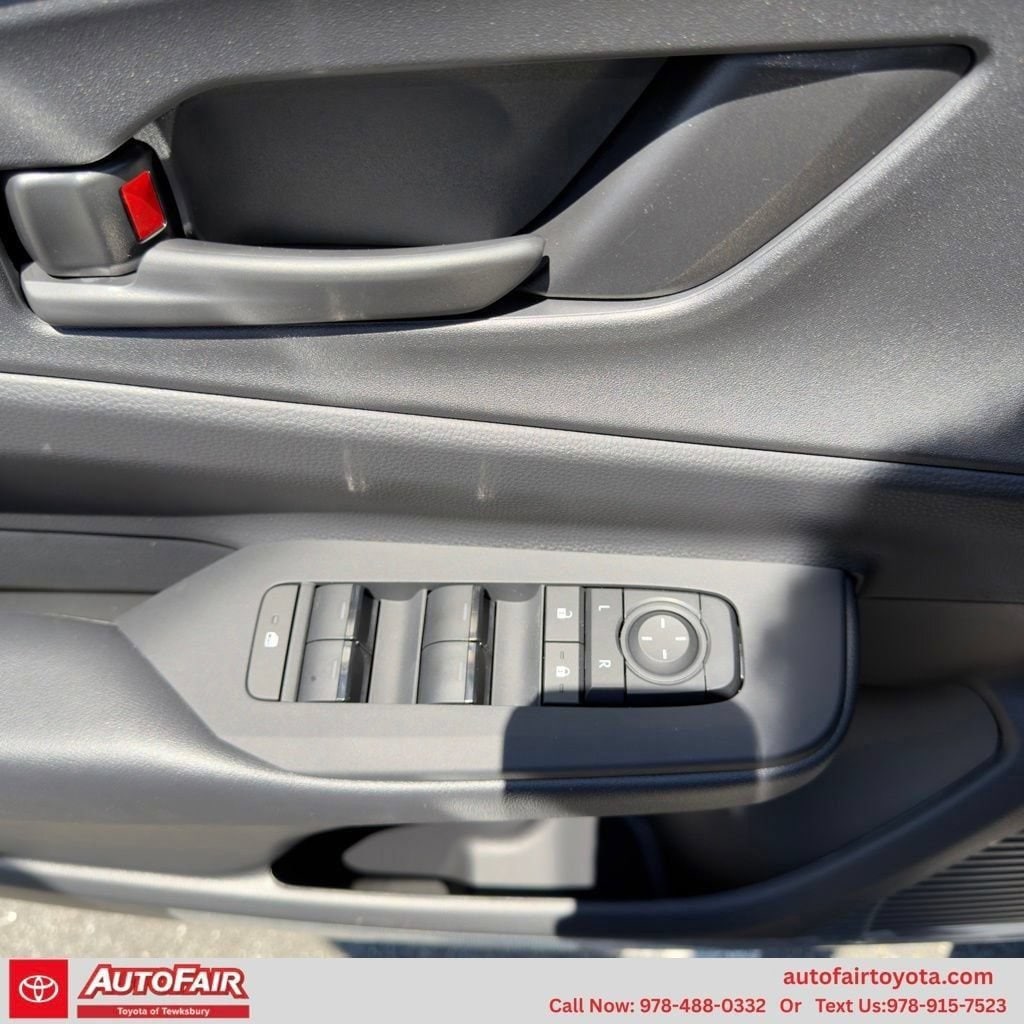 2026 Toyota Prius Plug-in Hybrid SE - Photo 14