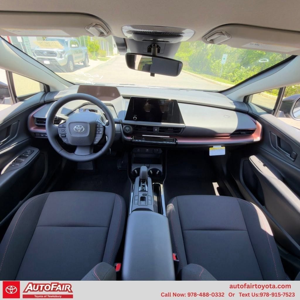 2026 Toyota Prius Plug-in Hybrid SE - Photo 11