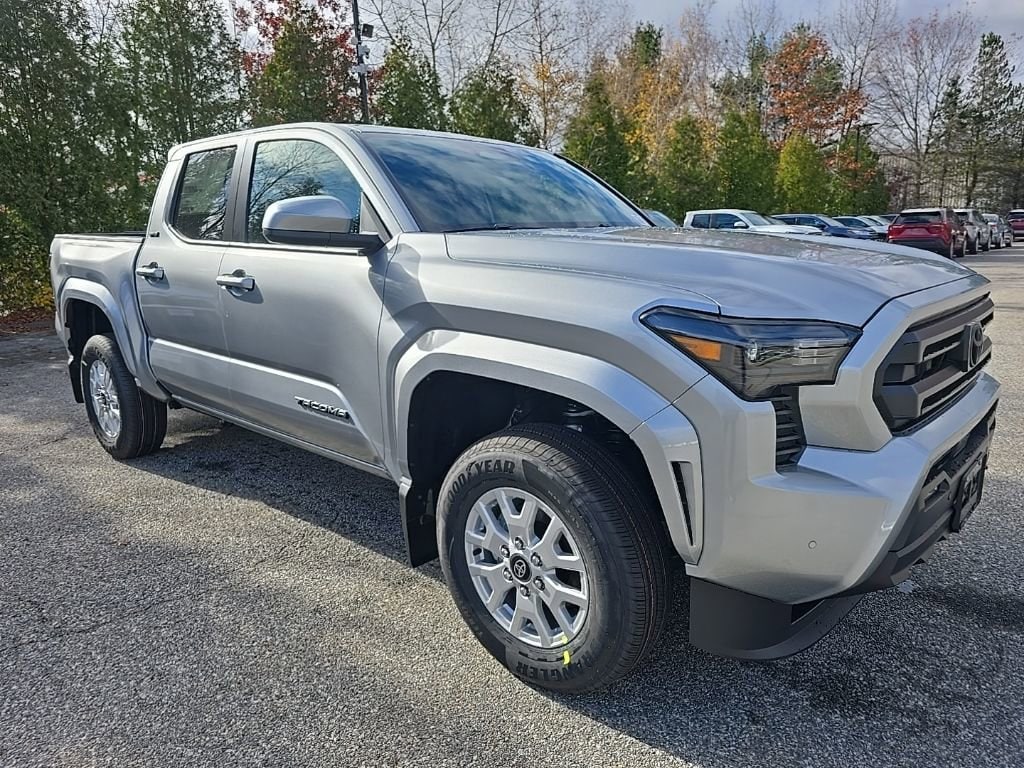2025 Toyota Tacoma SR5's photo