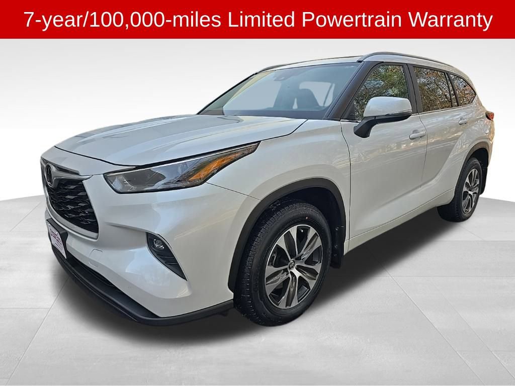 2023 Toyota Highlander L photo 3