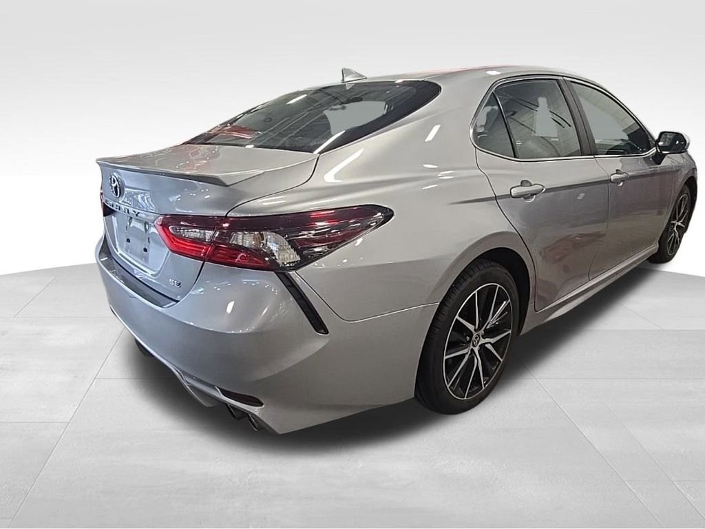 2024 Toyota Camry SE photo 4