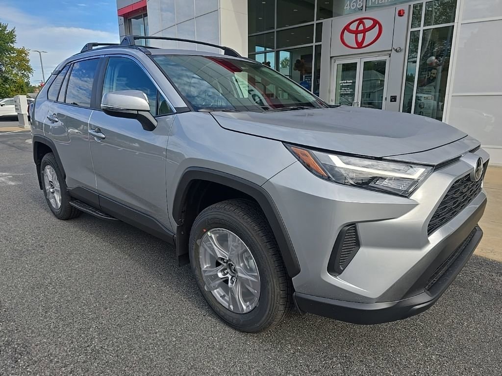 2025 Toyota RAV4 XLE's photo