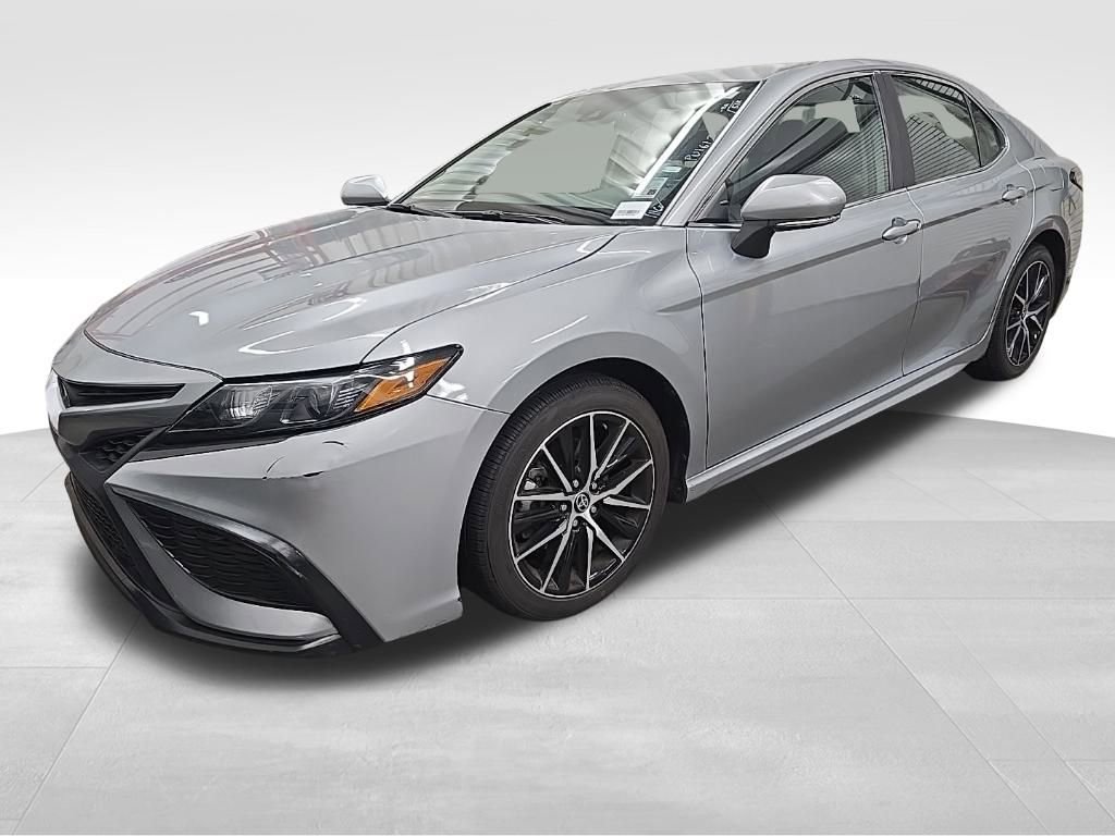 2023 Toyota Camry SE photo 3