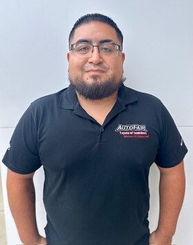 Staff member Aurelio Ruiz from ID_32e6b0ff03ce