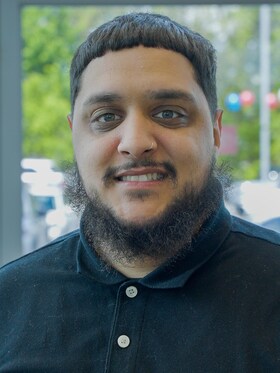 Staff member Luis Paulino from ID_999ac8e13176