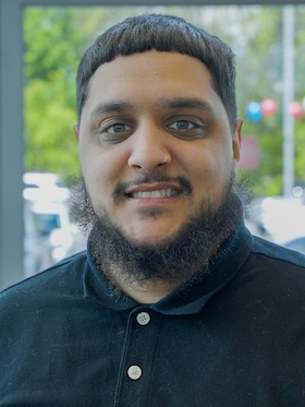 Staff member Luis Paulino from ID_999ac8e13176