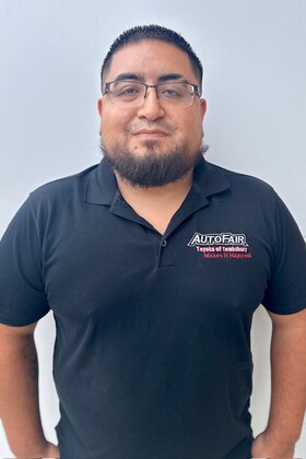 Staff member Aurelio Ruiz from ID_32e6b0ff03ce