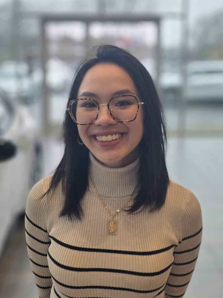 Staff member Elizabeth Tran from ID_6ba3a715f71c