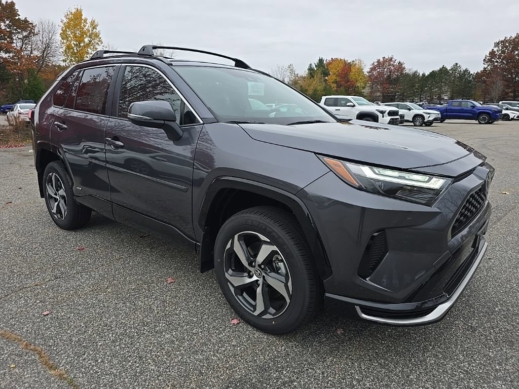 2025 Toyota RAV4 SE's photo