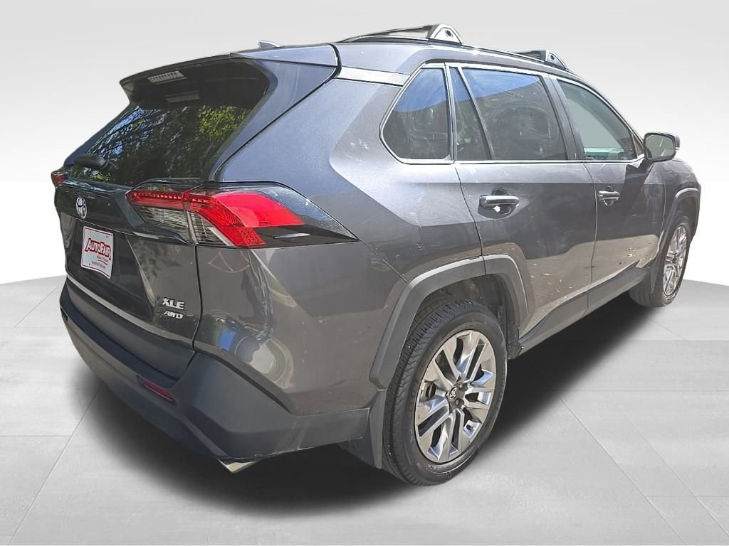 2023 Toyota RAV4 XLE Premium photo 4