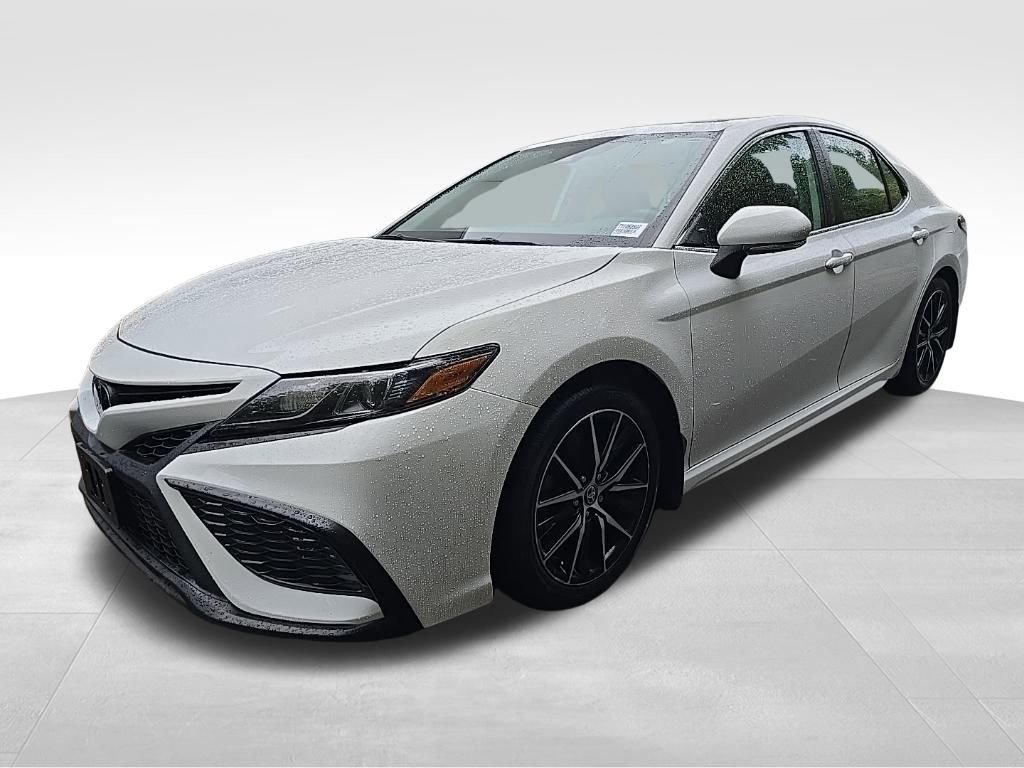 2023 Toyota Camry SE photo 3