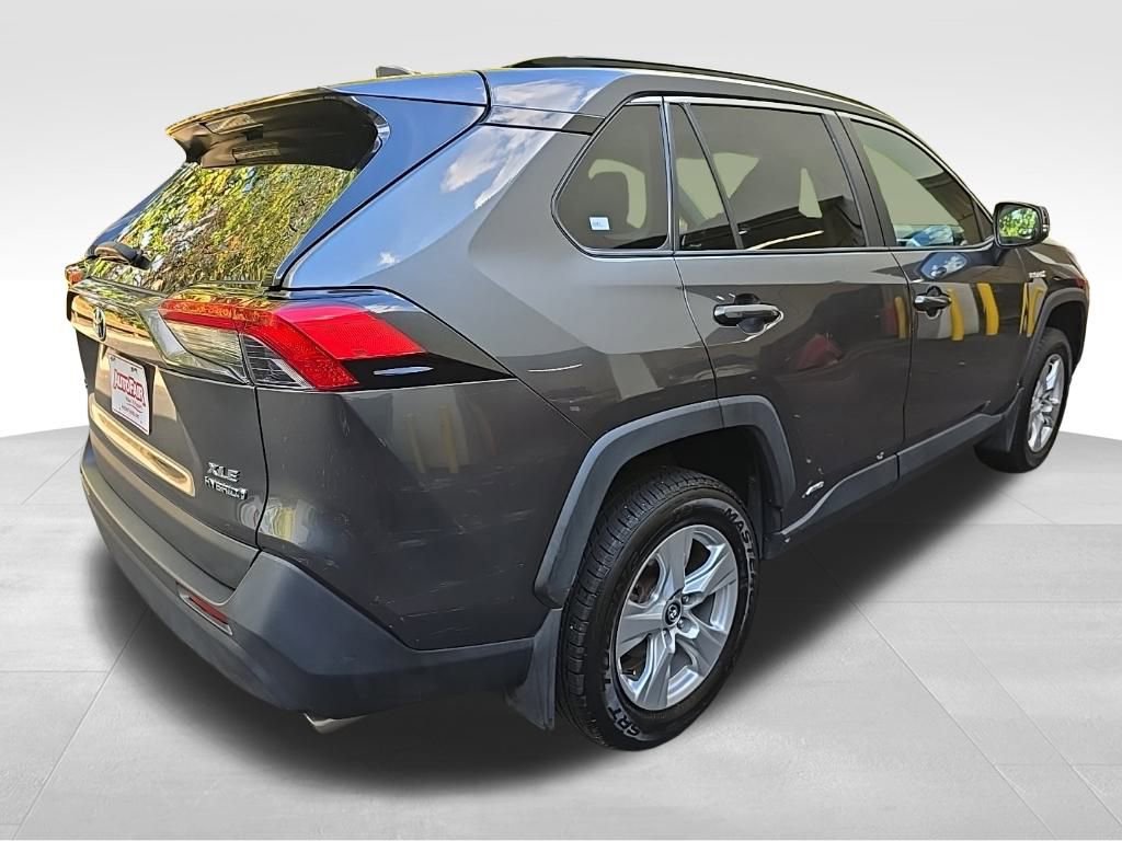 2020 Toyota RAV4 Hybrid XLE photo 3