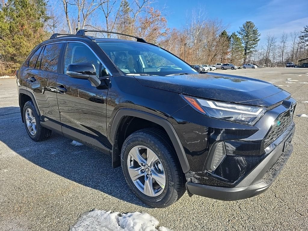 2025 Toyota RAV4 XLE's photo