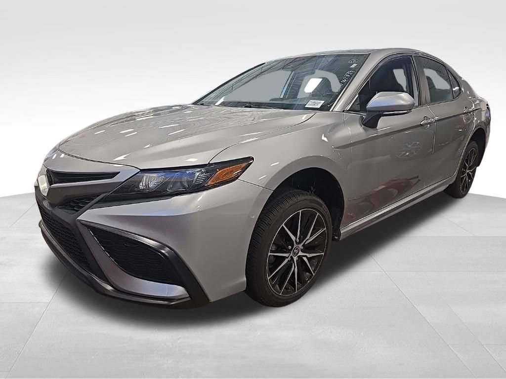 2022 Toyota Camry SE photo 3