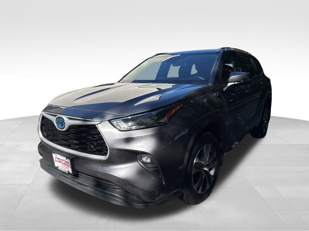2024 Toyota Highlander Hybrid XLE photo 3