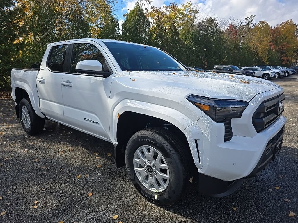 2025 Toyota Tacoma SR5's photo