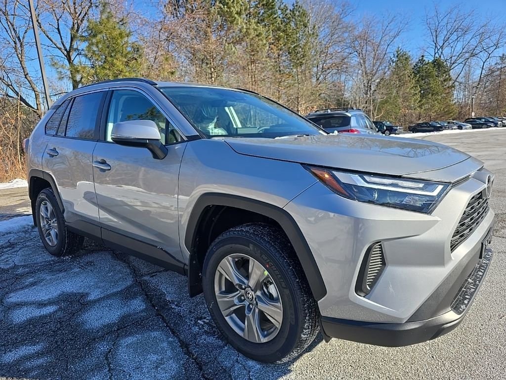 2025 Toyota RAV4 XLE's photo
