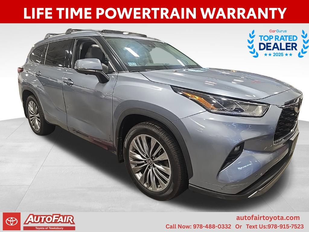 2023 Toyota Highlander Platinum's photo