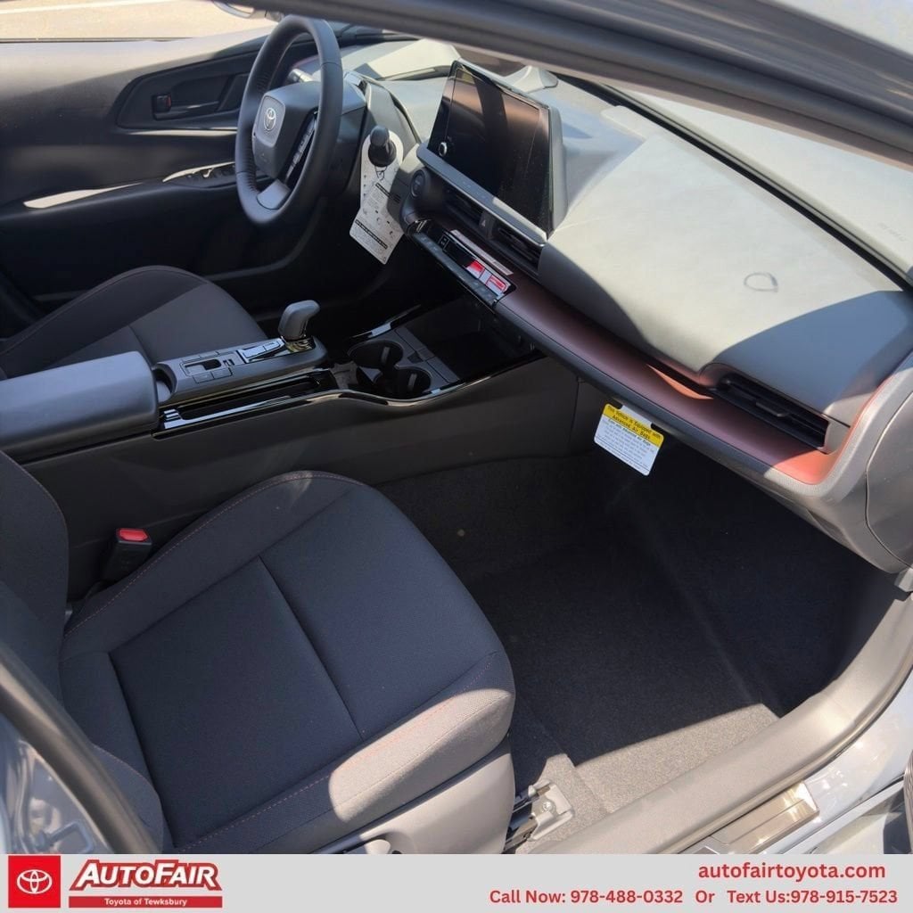 2026 Toyota Prius Plug-in Hybrid SE - Photo 24