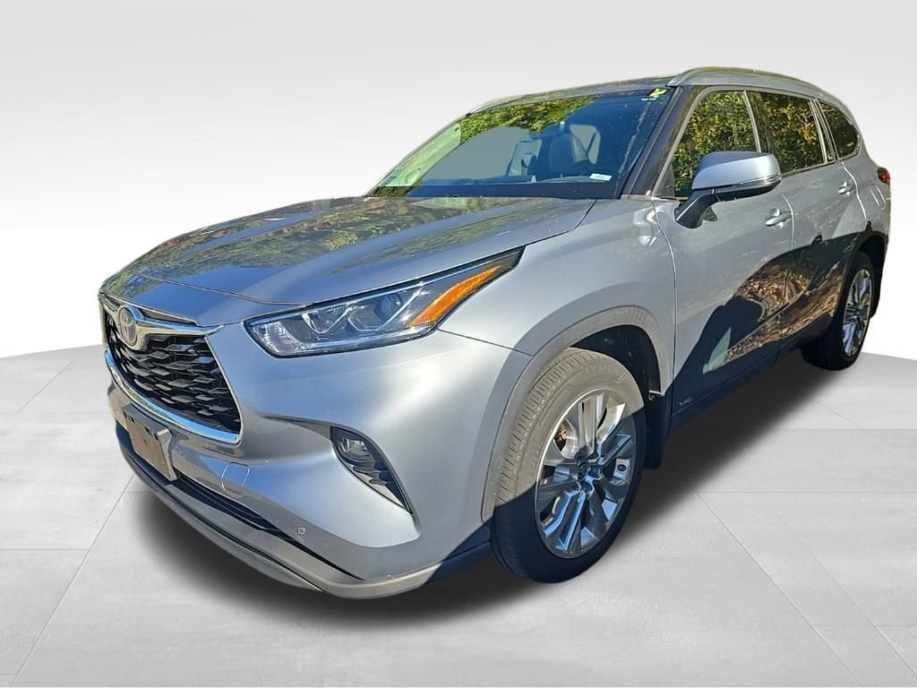 2022 Toyota Highlander Hybrid Limited photo 3