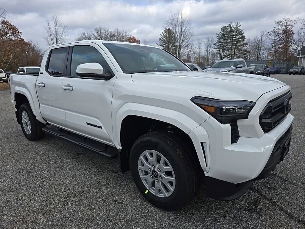 2025 Toyota Tacoma SR5's photo