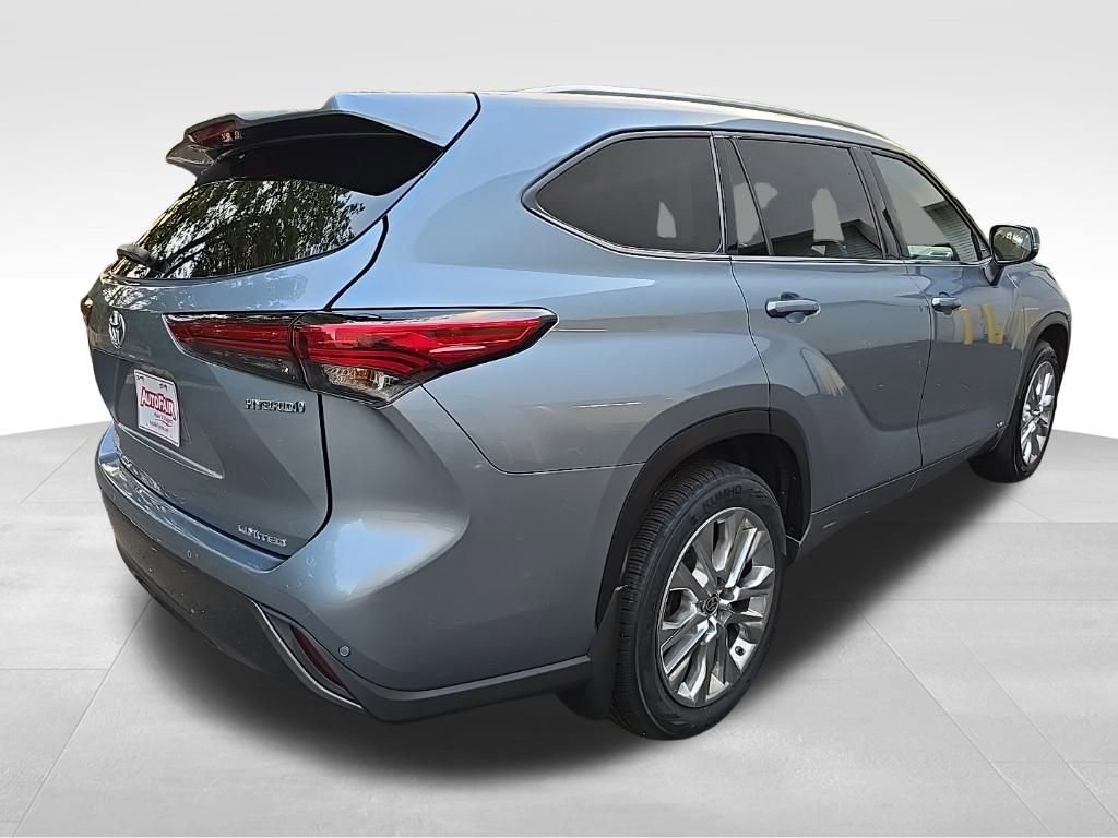 2022 Toyota Highlander Hybrid Limited photo 4