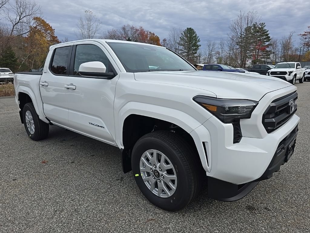 2025 Toyota Tacoma SR5's photo