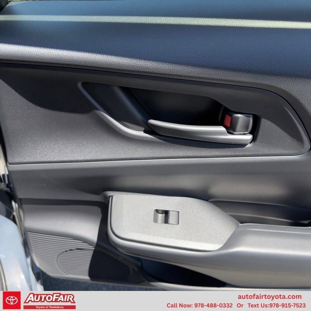 2026 Toyota Prius Plug-in Hybrid SE - Photo 20