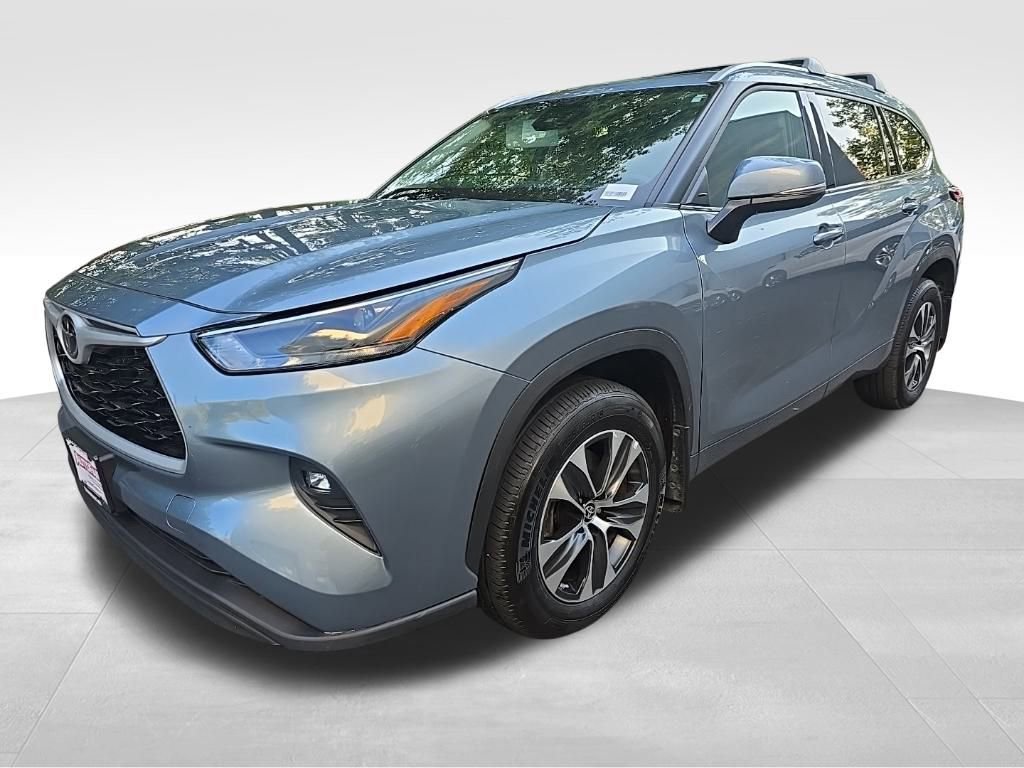 2022 Toyota Highlander XLE photo 3