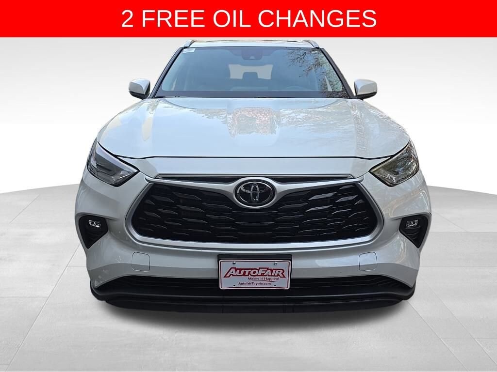 2023 Toyota Highlander L photo 2