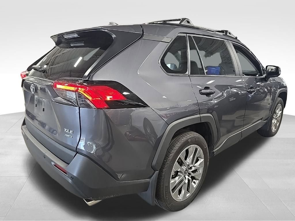 2023 Toyota RAV4 XLE Premium photo 4