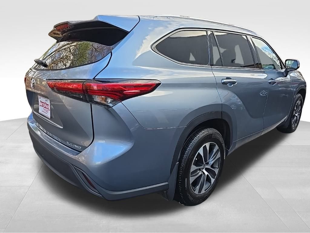 2022 Toyota Highlander XLE photo 4