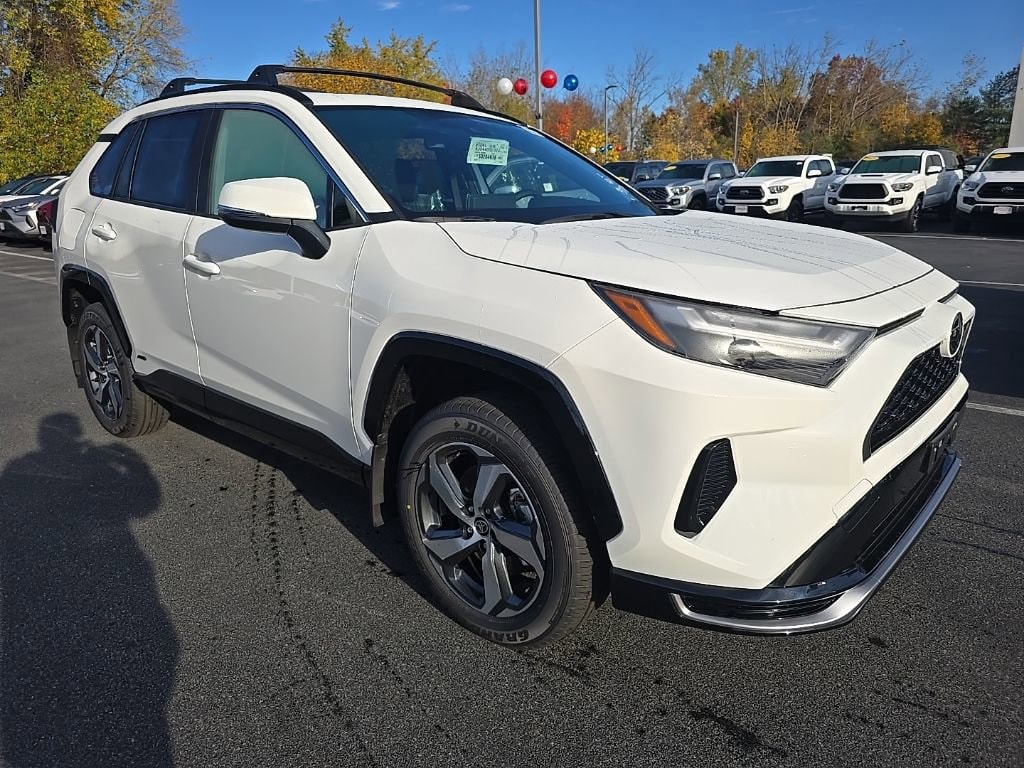 2025 Toyota RAV4 SE's photo