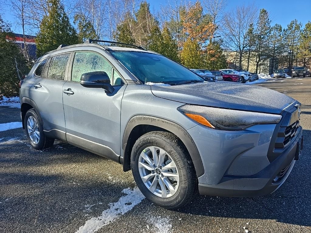 2026 Toyota Corolla Cross LE's photo