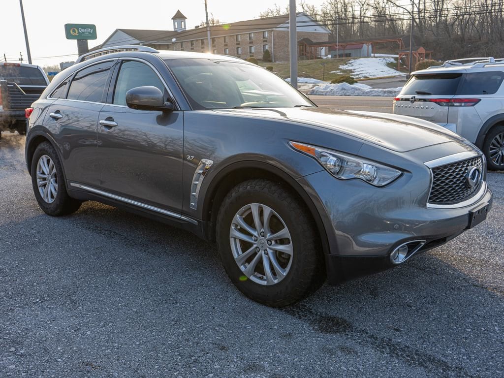 2017 INFINITI QX70 Base