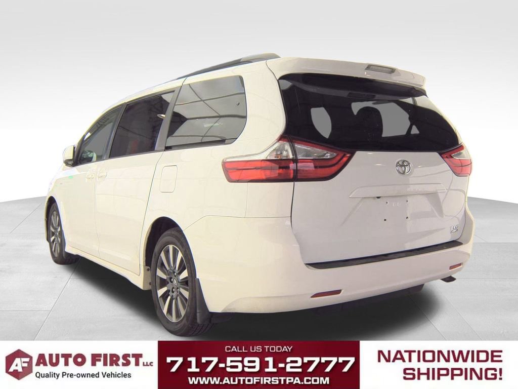 2018 Toyota Sienna LE photo 4