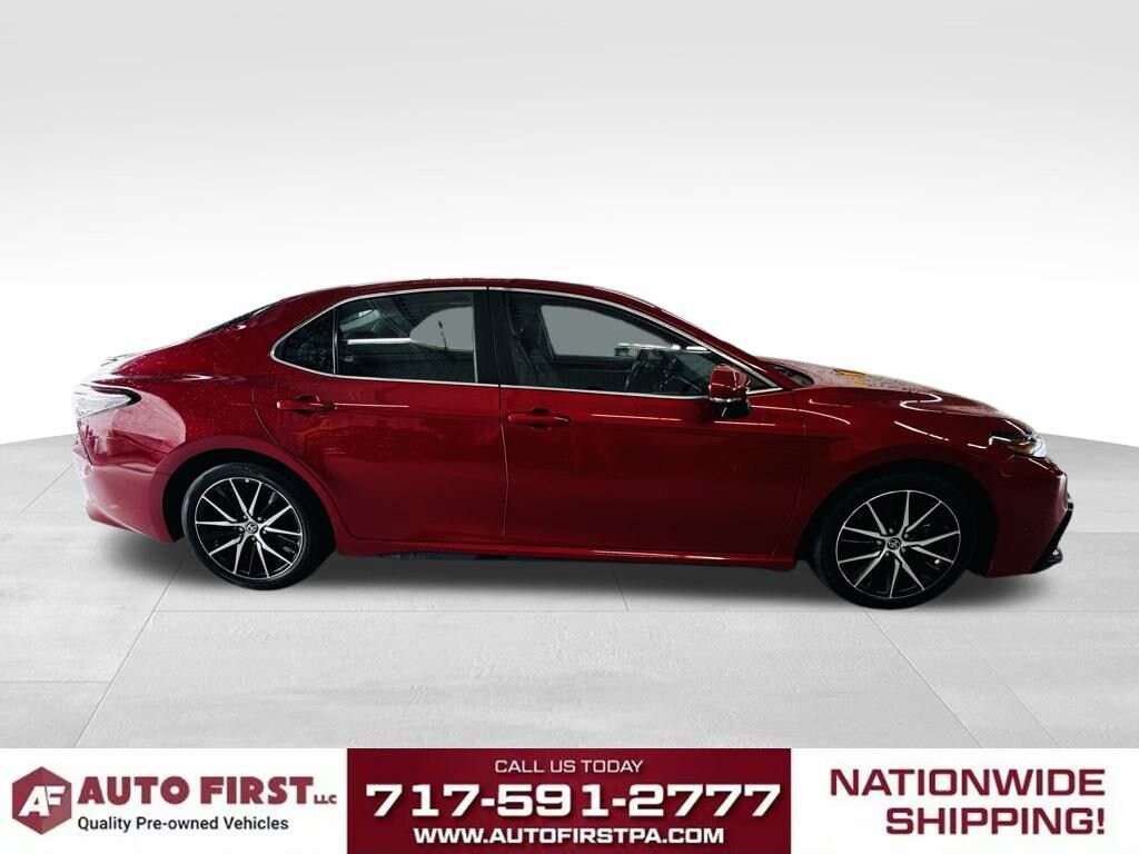 2022 Toyota Camry SE photo 2