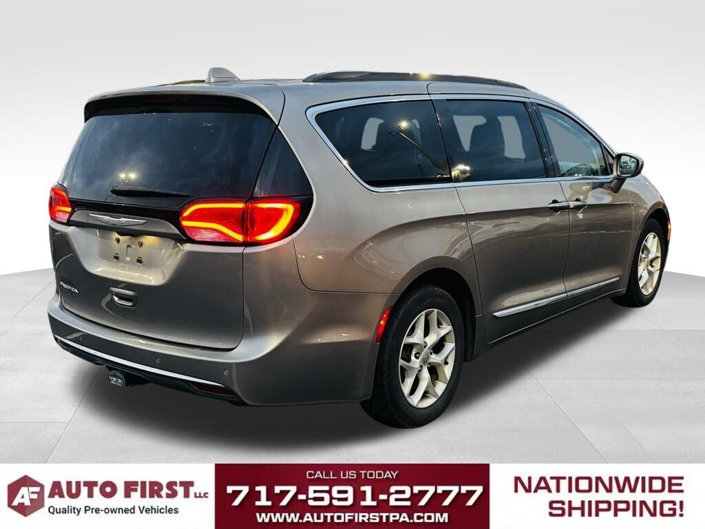 Used 2017 Chrysler Pacifica Touring L Minivan/Van