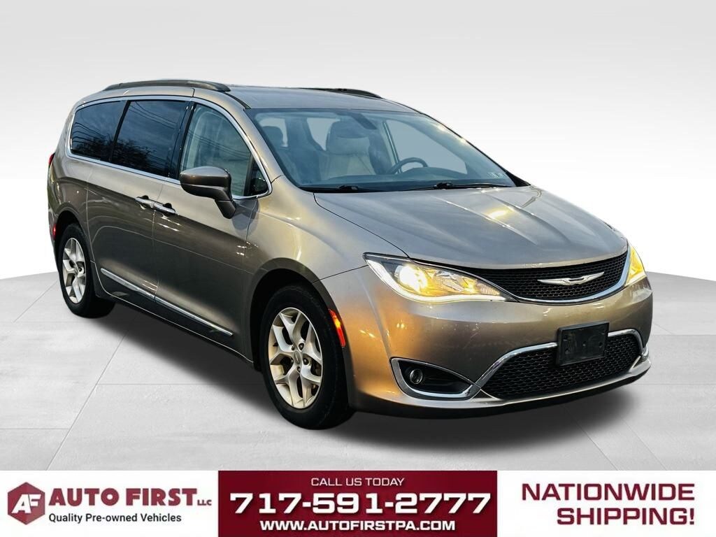 Used 2017 Chrysler Pacifica Touring L Minivan/Van
