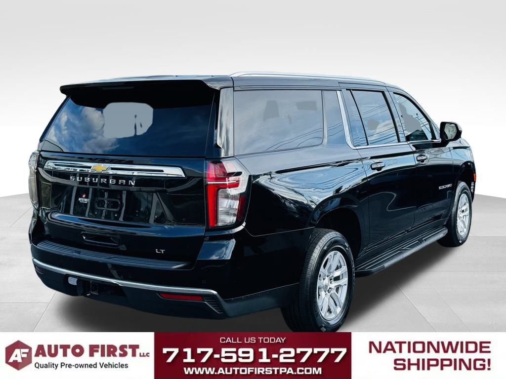 2022 Chevrolet Suburban LT photo 2