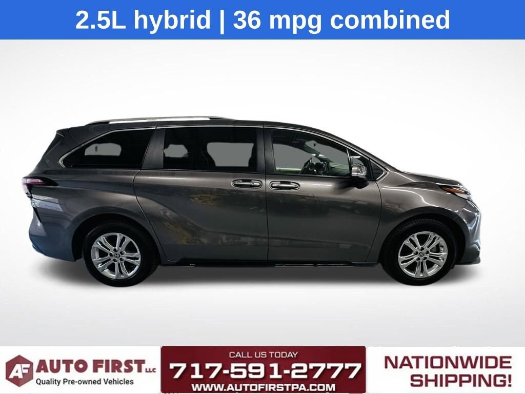 2022 Toyota Sienna Platinum photo 2