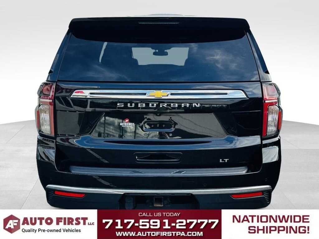 2022 Chevrolet Suburban LT photo 3