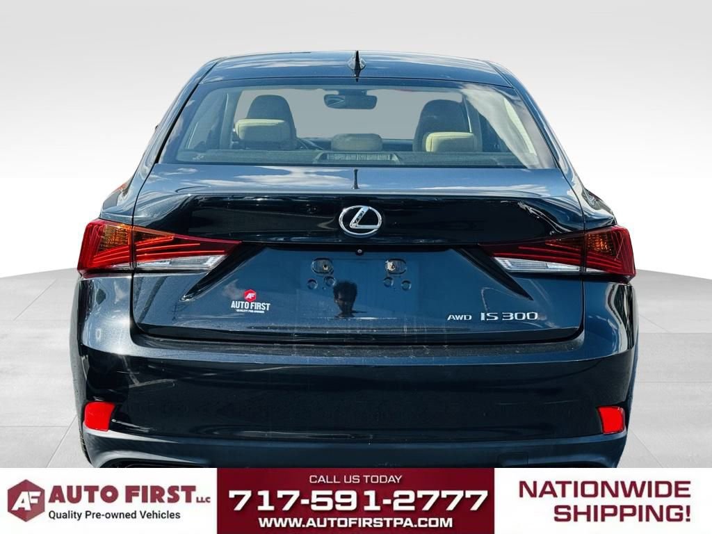 2017 Lexus IS 300 photo 4