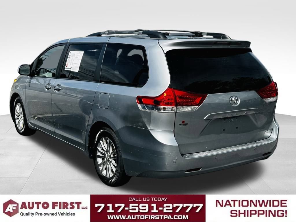 2018 Toyota Sienna XLE Premium photo 4